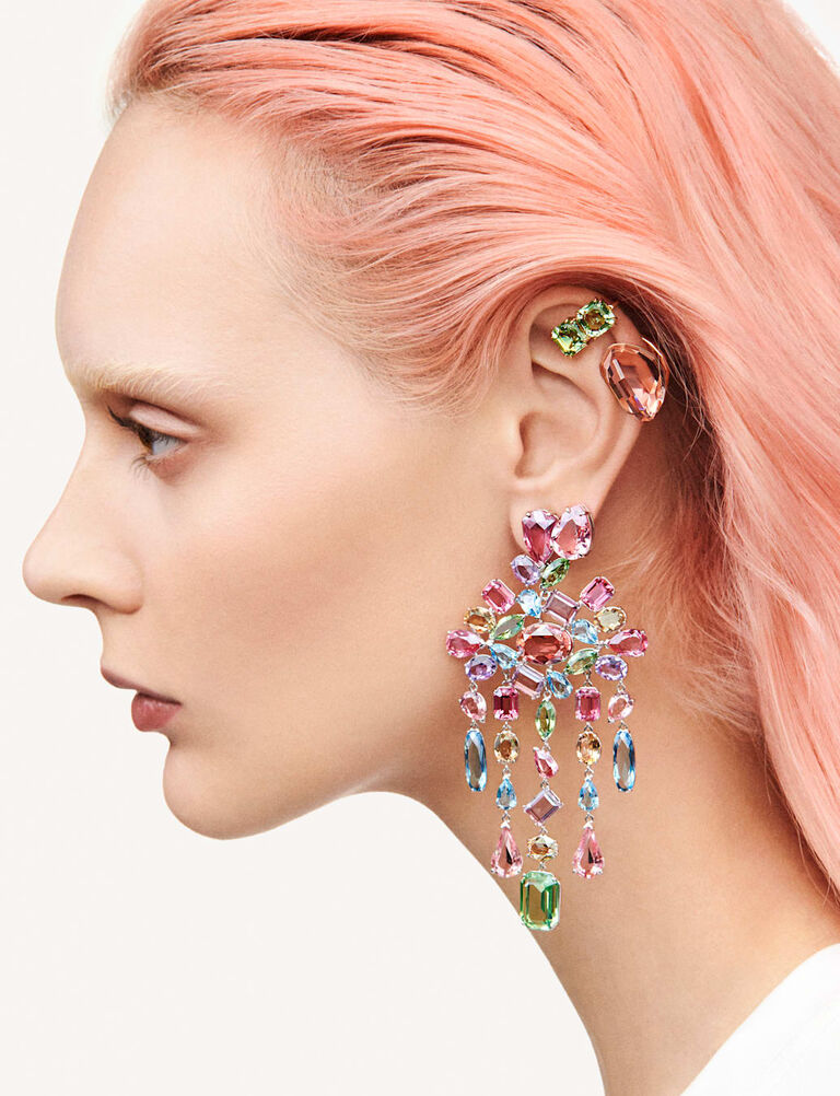 swarovski كيفية التنسيق حلي الأذنين بلمسة خاصة swarovski كيفية التنسيق حلي الأذنين بلمسة خاصة
