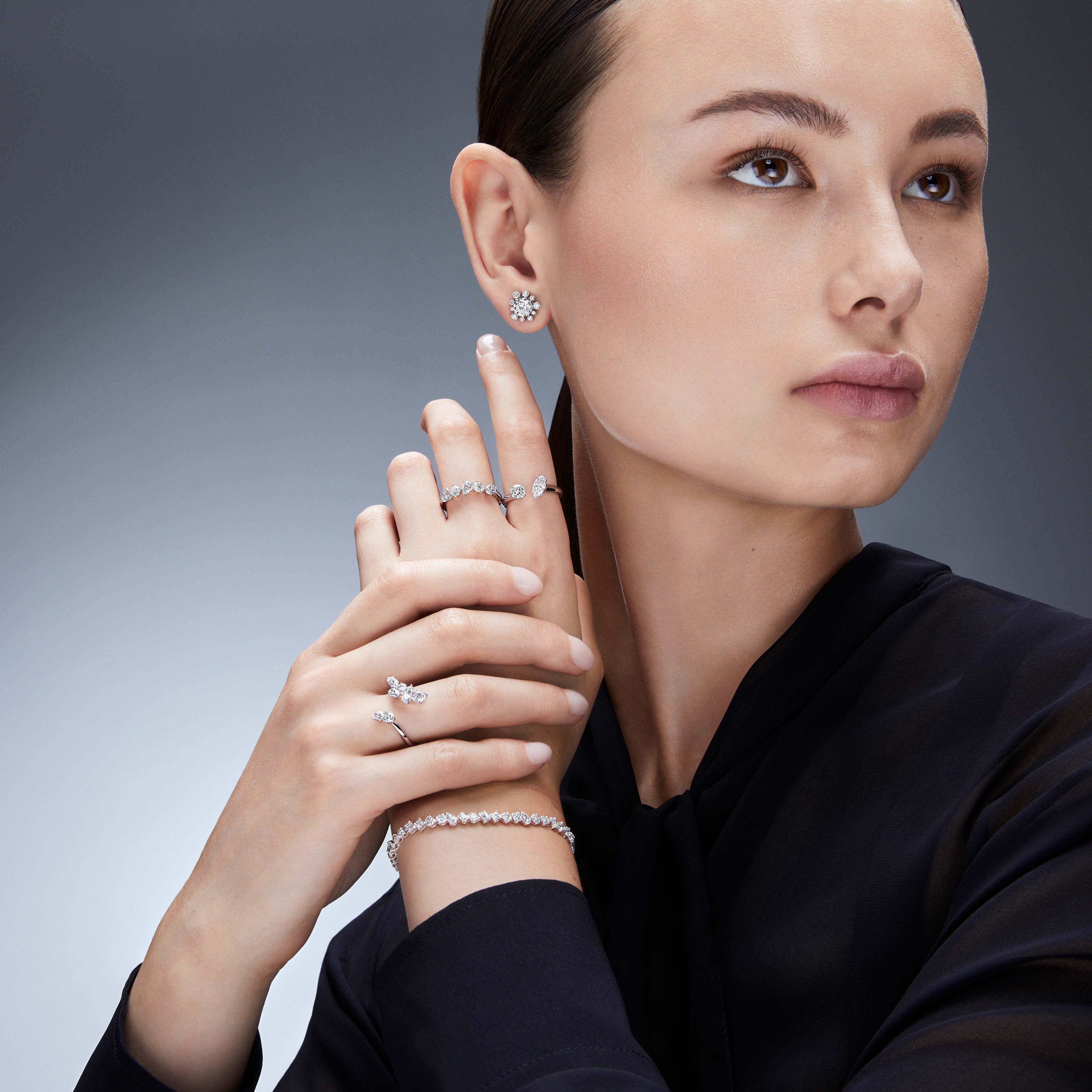 swarovski أقراط دبوسية galaxy، أحجار ألماس مُصنعة في المختبر بإجمالي 2 3 قيراط، ذهب أبيض عيار 18