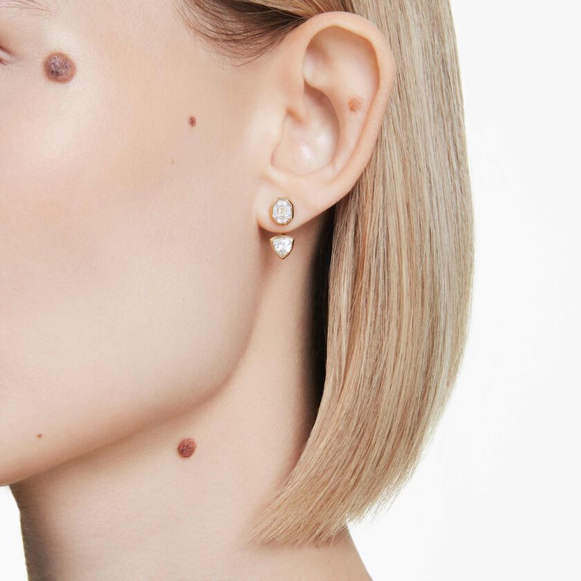 swarovski أقراط بحلية خلفية imber، تصميم غير متماثل، قطع متنوع، لون أبيض، طلاء باللون الذهبي
