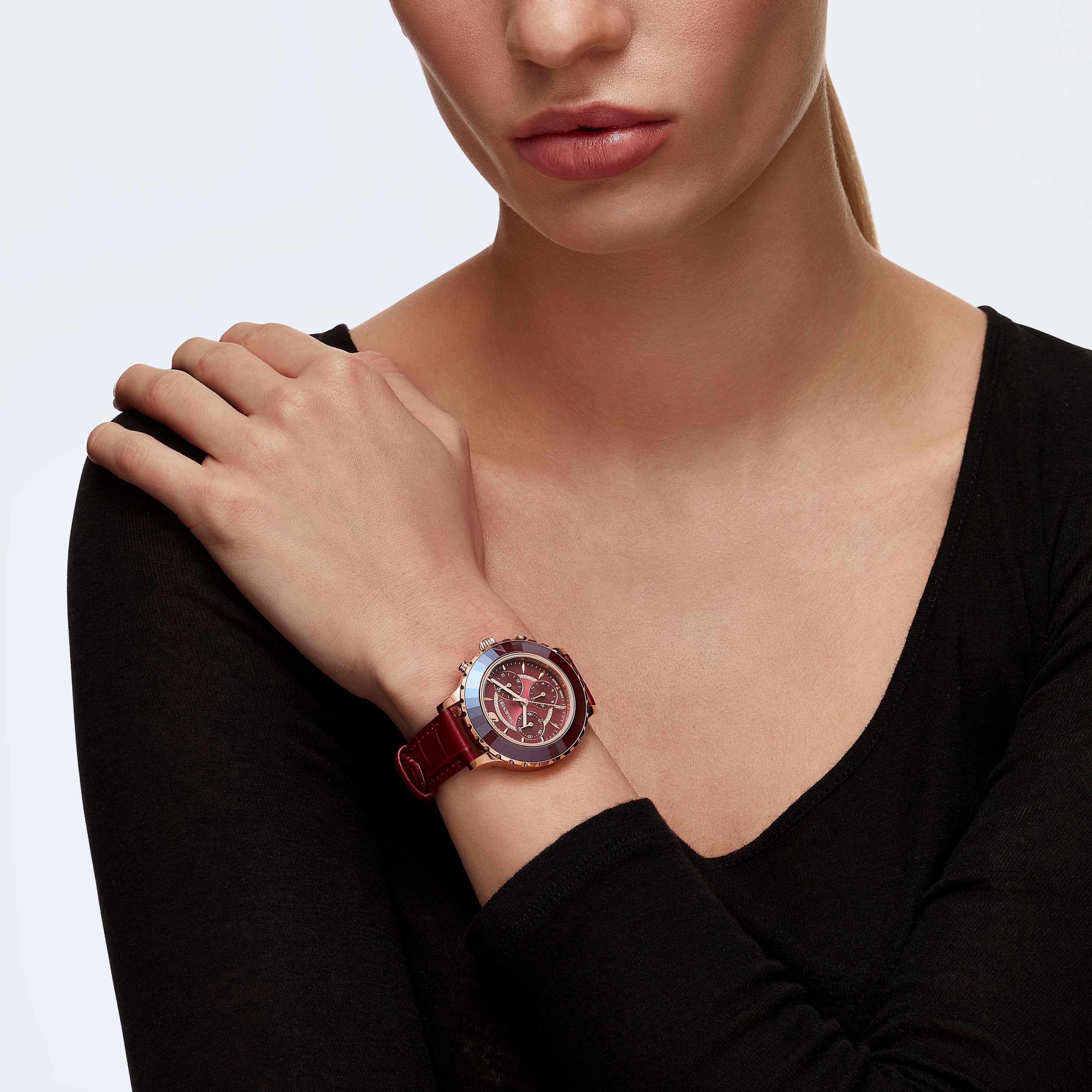 swarovski ساعة octea lux chrono، حزام جلد، لون أحمر، طلاء pvd ذهبي وردي