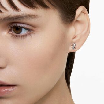 swarovski أقراط دبوسية lilia، مزينة بفراشة، لون أبيض، طلاء روديوم