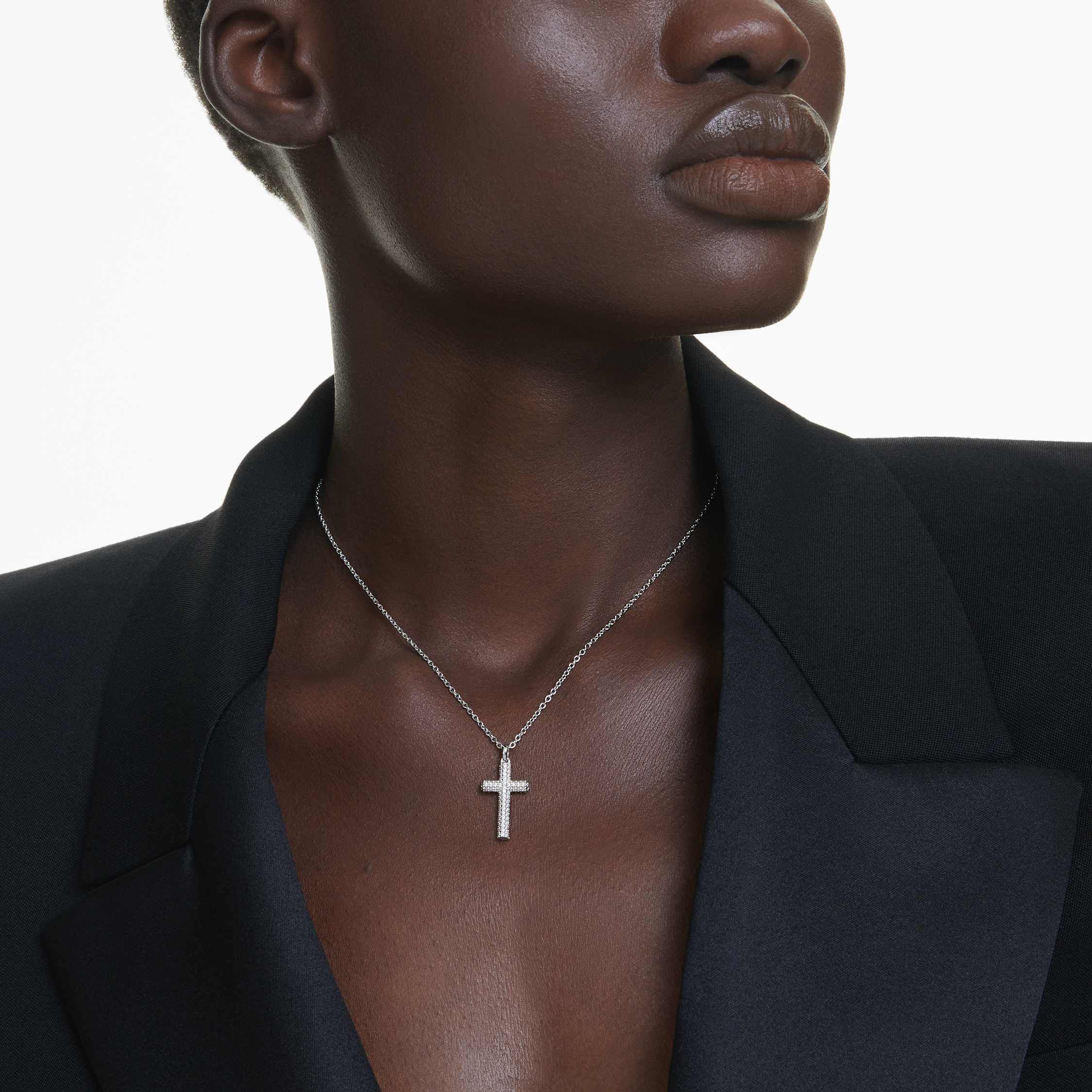 swarovski قلادة insigne، كريستالات متارصة، على شكل صليب، لون أبيض، طلاء روديوم