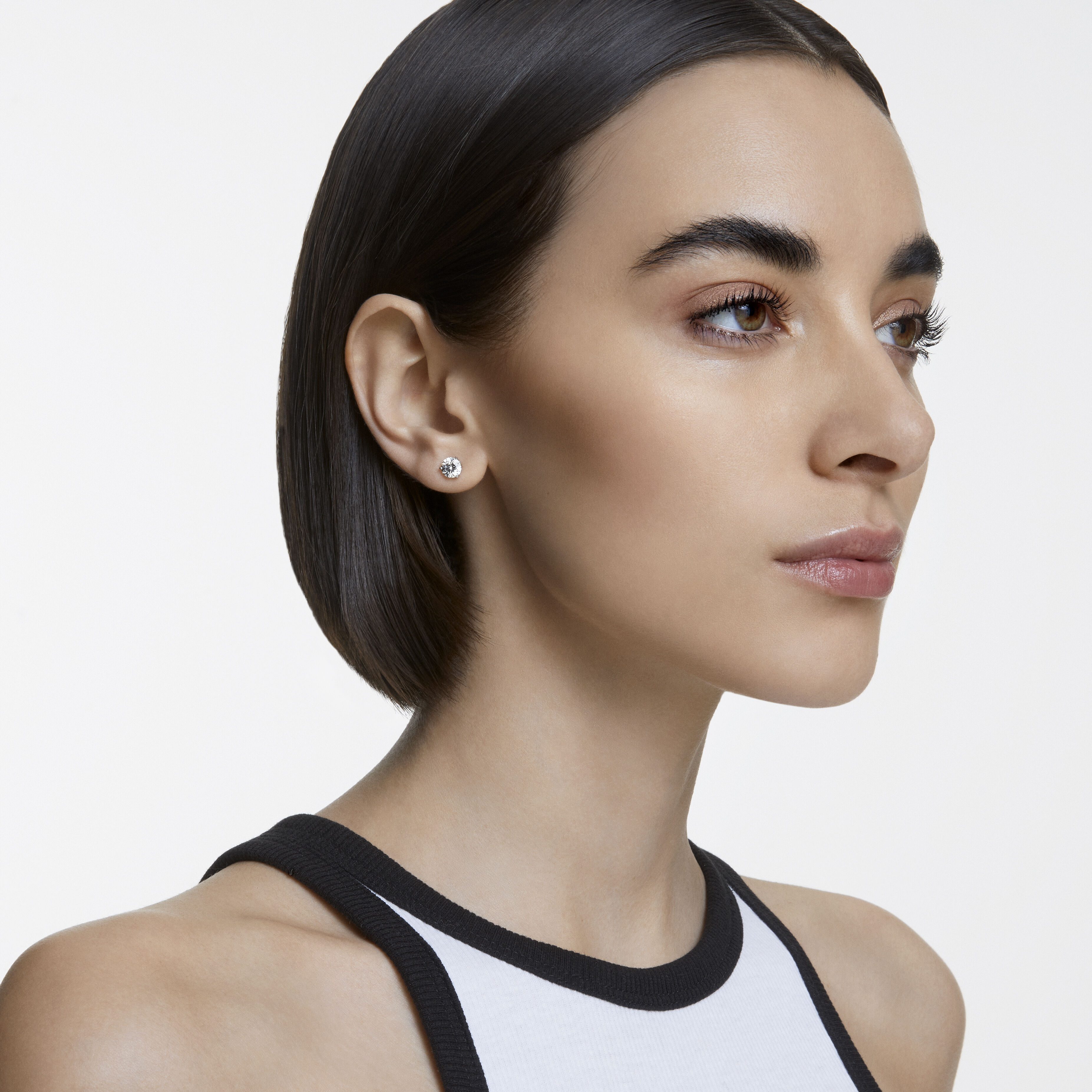 swarovski أقراط solitaire للأذن المثقوبة، لون أبيض، طلاء روديوم