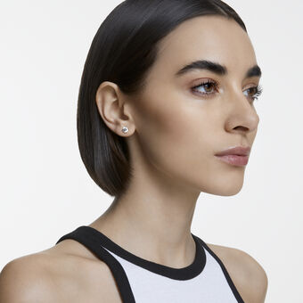 swarovski أقراط solitaire للأذن المثقوبة، لون أبيض، طلاء روديوم