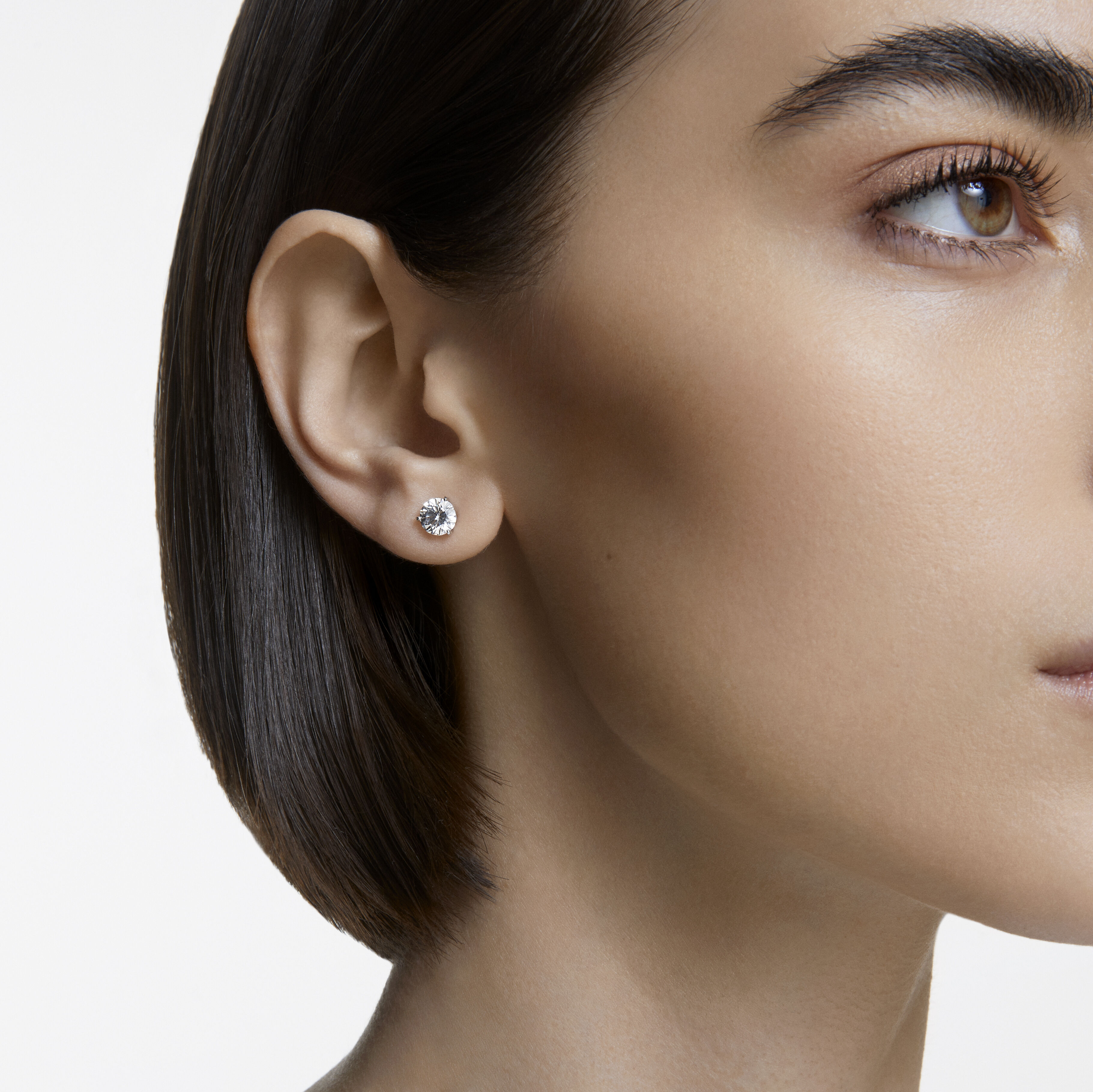 swarovski أقراط solitaire للأذن المثقوبة، لون أبيض، طلاء روديوم