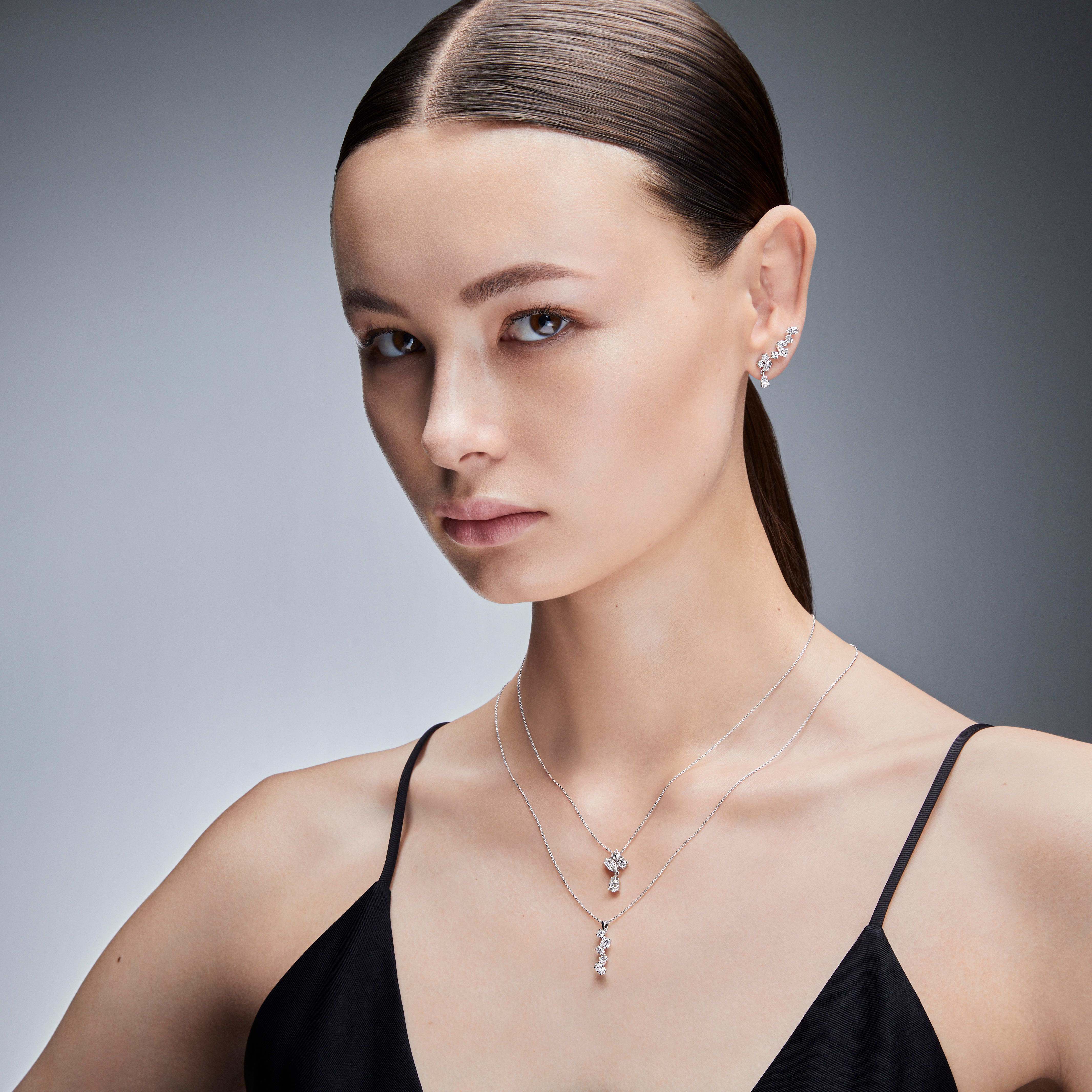 swarovski قلادة galaxy، أحجار ألماس مُصنعة في المختبر بإجمالي 0 9 قيراط، ذهب أبيض عيار 18