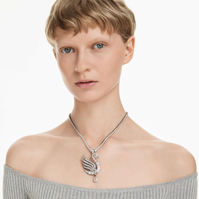 swarovski قلادة وبروش swan vienna، شكل بجعة، لون أبيض، طلاء روثينيوم