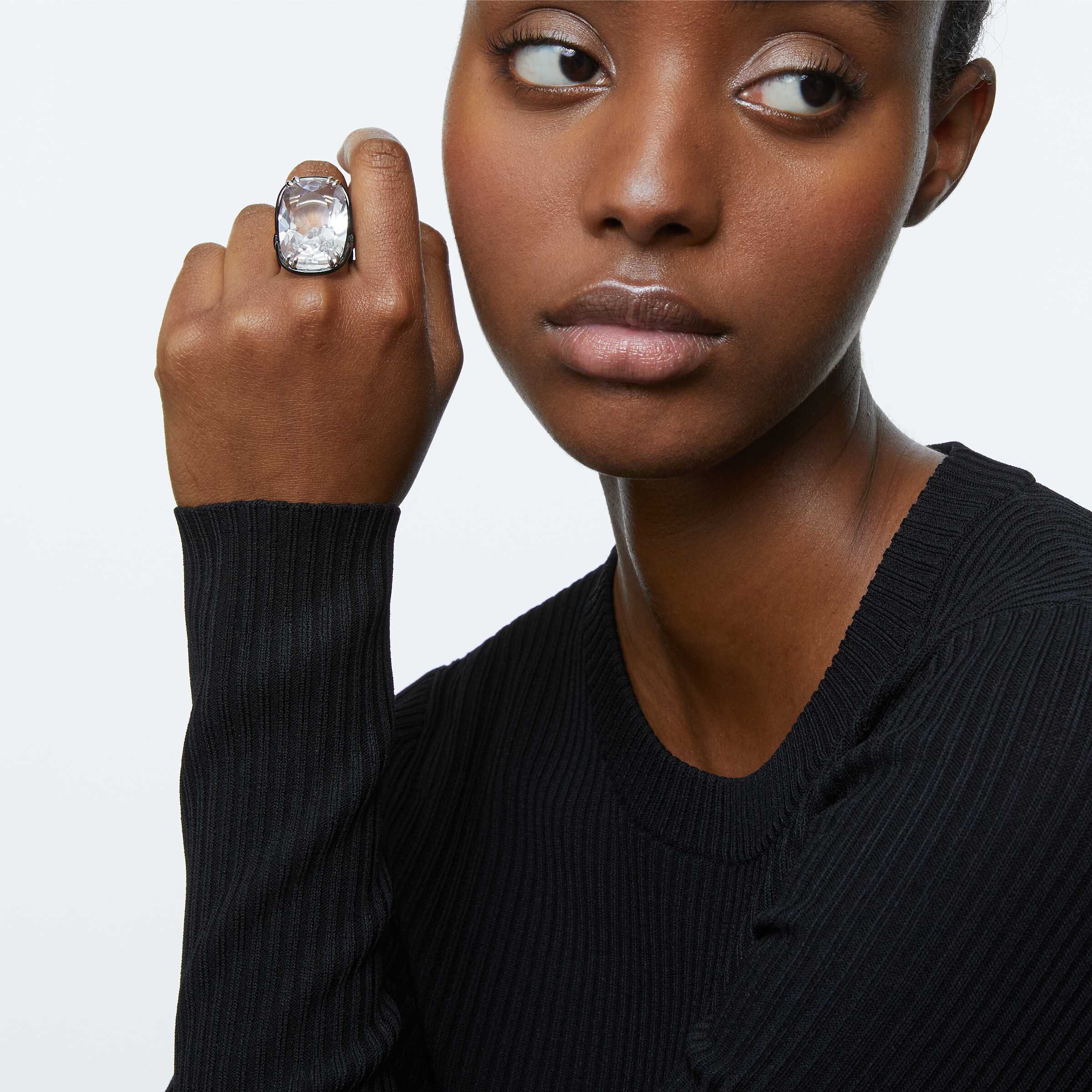 swarovski خاتم harmonia، مزدان بكريستال عائم كبير الحجم، لون أبيض، لمسة نهائية من معادن مختلطة