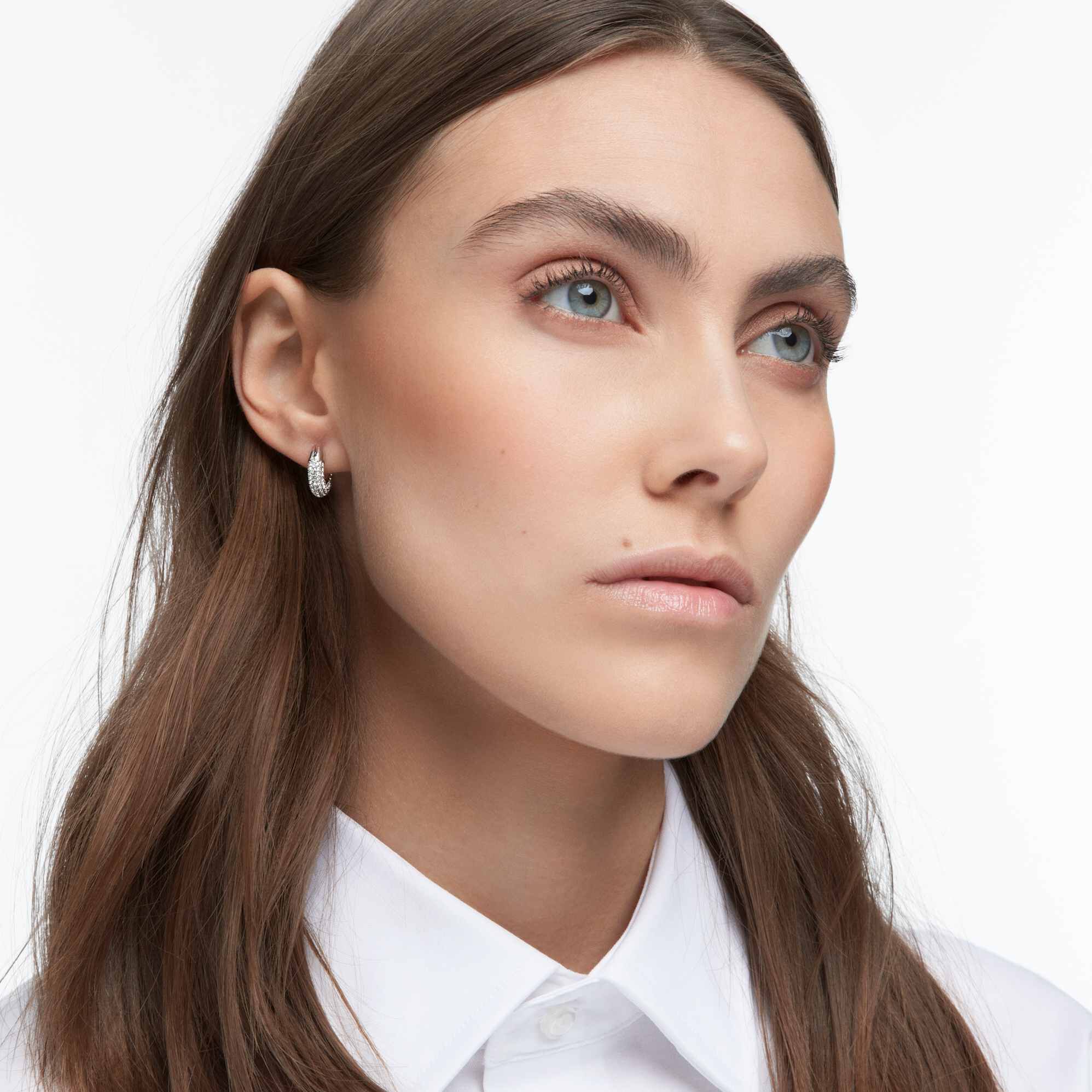 swarovski أقراط dextera حلقية، كريستالات متراصة، طلاء روديوم