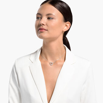 عقد swarovski inifinity على شكل قلب، لون أبيض، لمسة نهائية من معادن مختلطة