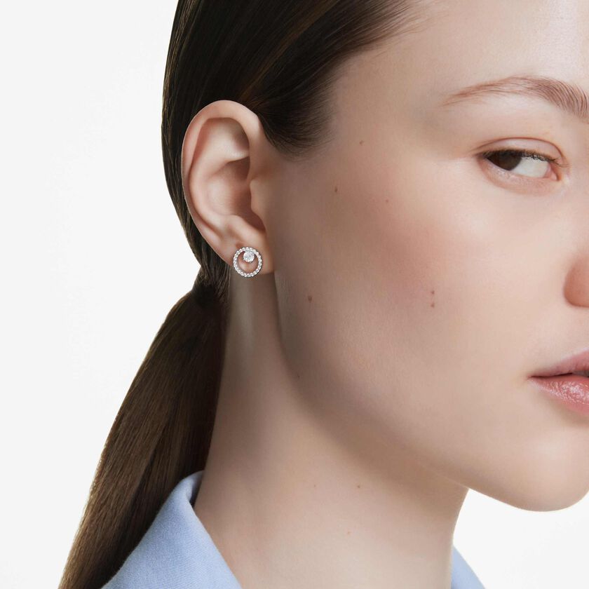 swarovski أقراط دبوسية constella، قطع مستدير، لون أبيض، طلاء روديوم