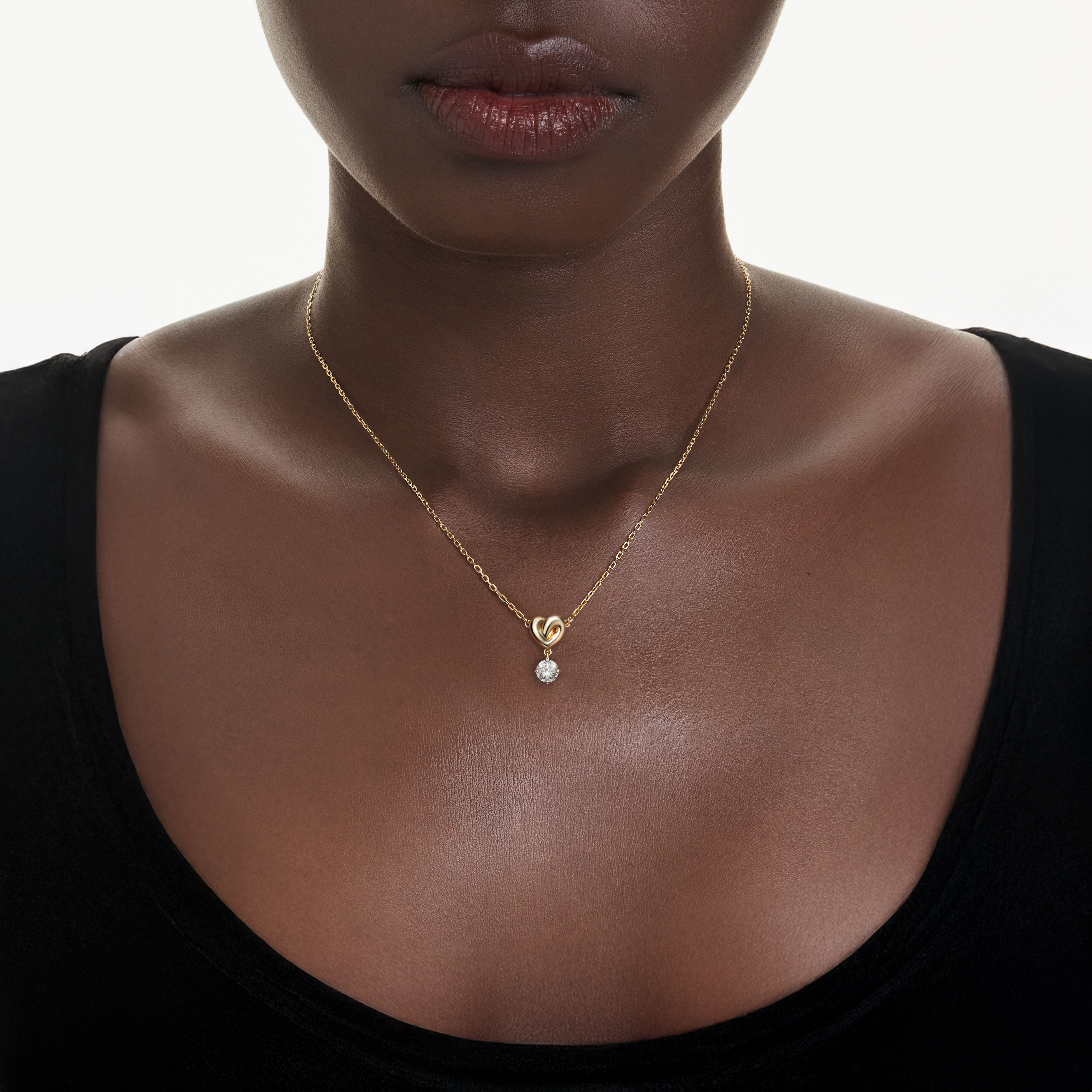 swarovski قلادة lifelong، قطع مستدير، شكل قلب، لون أبيض، طلاء باللون الذهبي