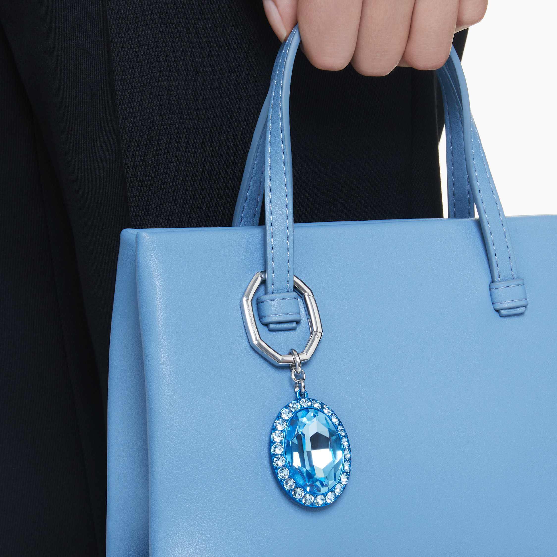 swarovski حلقة مفاتيح، قطع بيضاوي، لون أزرق، لمسة نهائية من معادن مختلطة