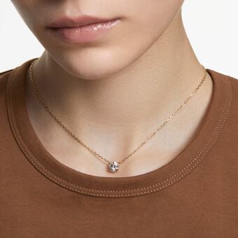 swarovski قلادة stilla، قطع مُستدير، لون أبيض، لمسة نهائية من الذهب عيار 18 قيراط