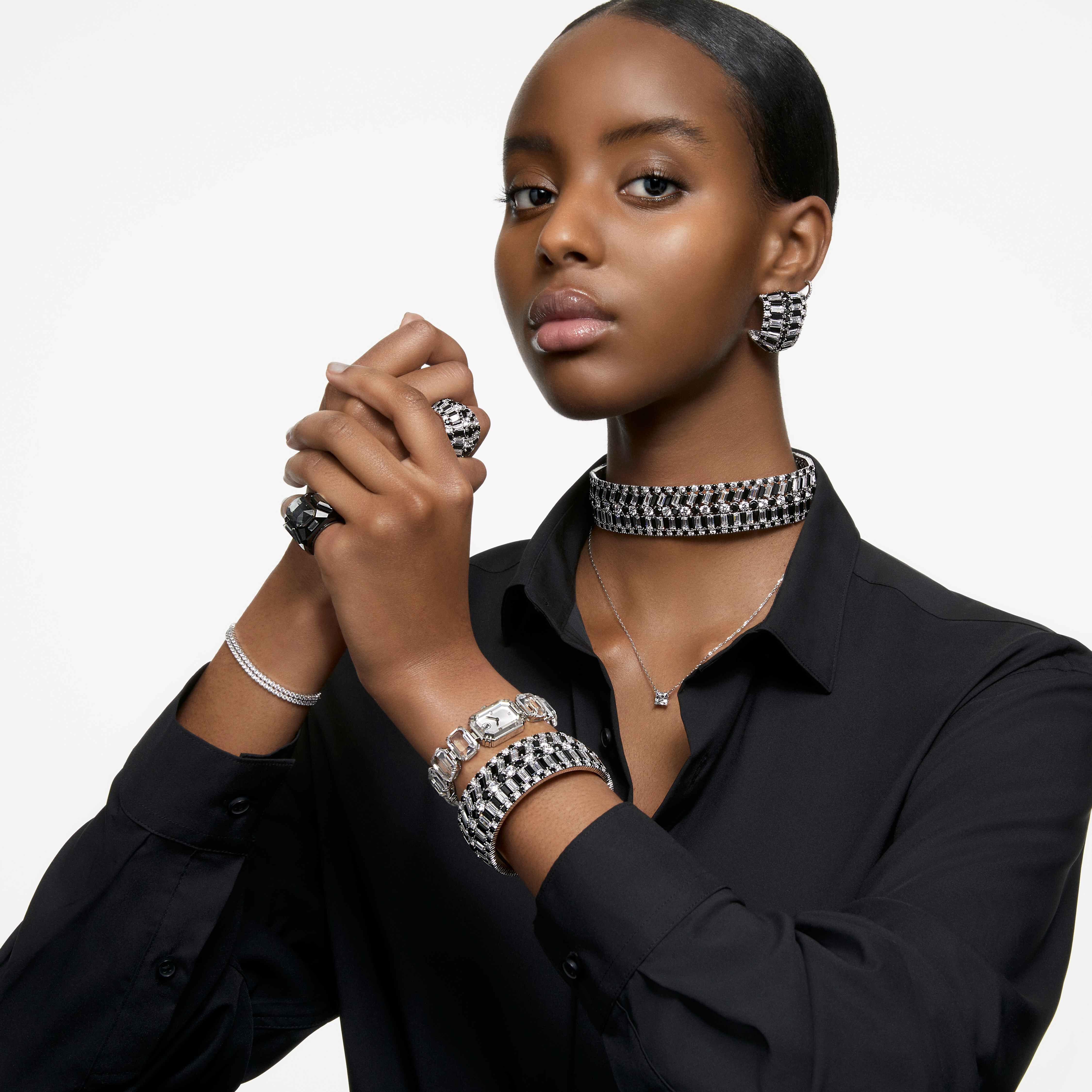 swarovski أقراط متدلية stilla، قطع مستدير، لون أبيض، طلاء روديوم