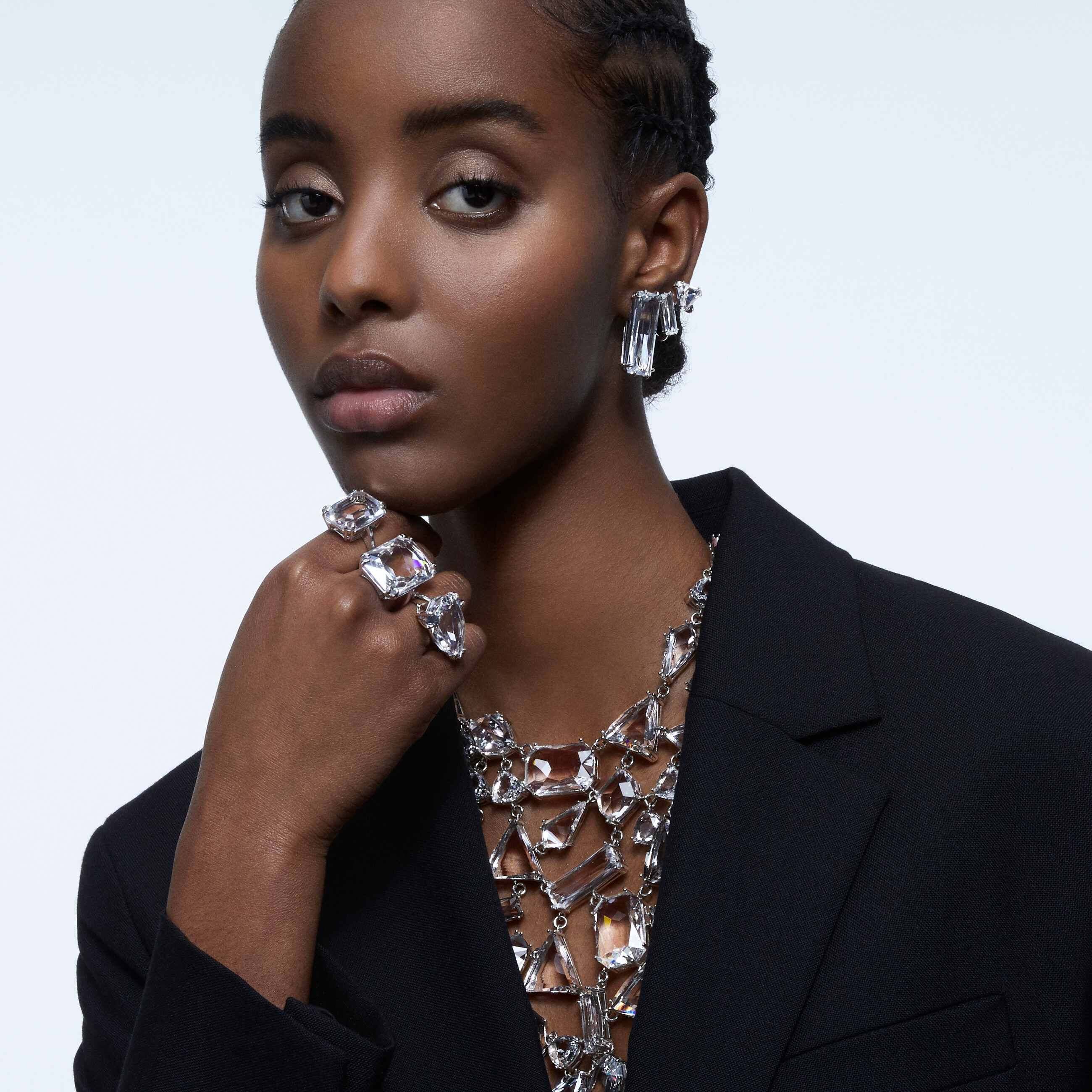 swarovski خاتم mesmera كوكتيل، مزدان بكريستال كبير الحجم، لون أبيض، طلاء روديوم