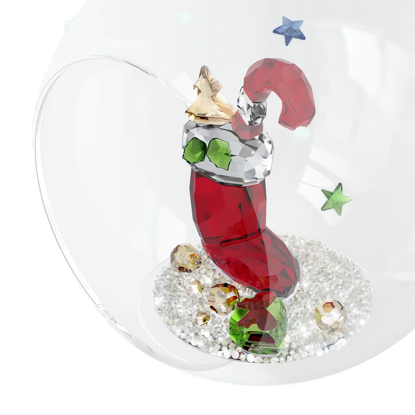 swarovski holiday cheers، زينة شكل كرة بجورب وحلوى