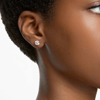 swarovski أقراط دبوسية stilla، قطع مُستدير، لون أبيض، لمسة نهائية من الذهب عيار 18 قيراط