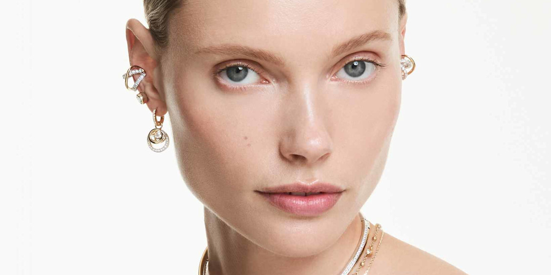 swarovski أقراط مرصعة بالكريستال